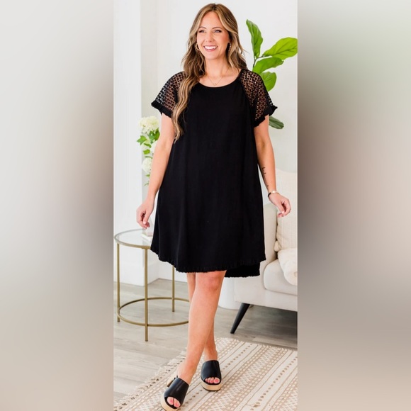 Umgee Black Linen Blend Crochet Sleeve  High Low Frayed Hem Dress, Size Medium - Picture 13 of 14